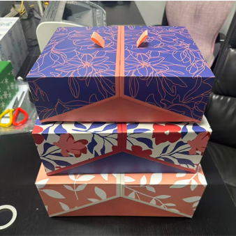 Hộp quà nắp bật